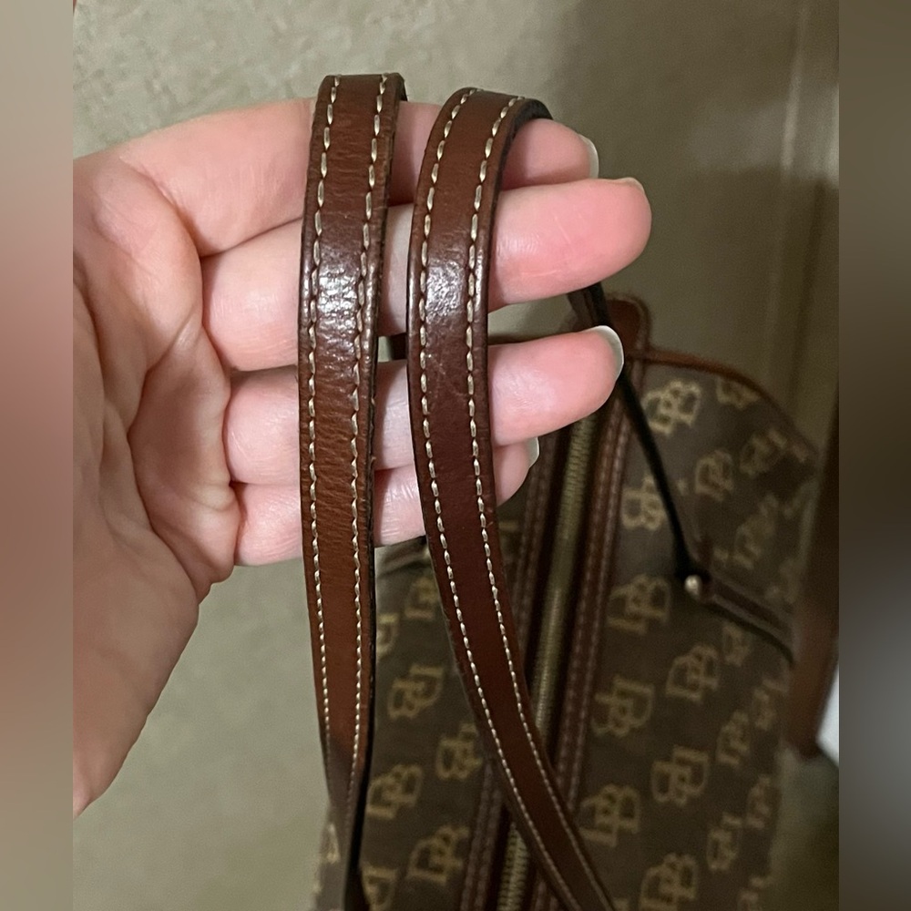 Dooney & Bourke Brown Monogram barrel Bag - Picture 3 of 13